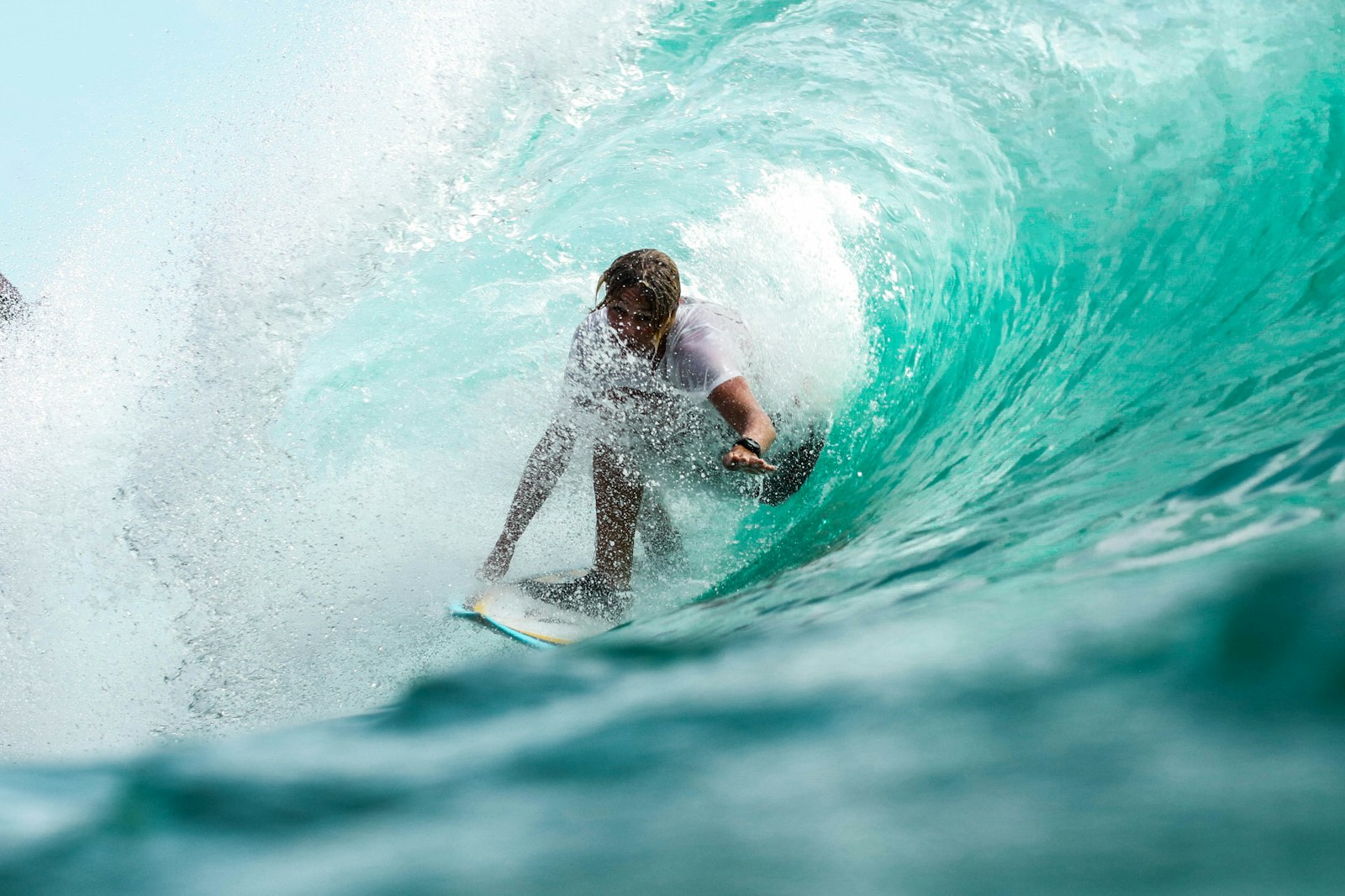 Banzai Pipeline surf break — powerful waves on the North Shore of Oahu